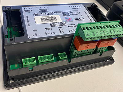 Picture of IL NT MRS 19 controller with relay adapter IL NT REL12V7P installed